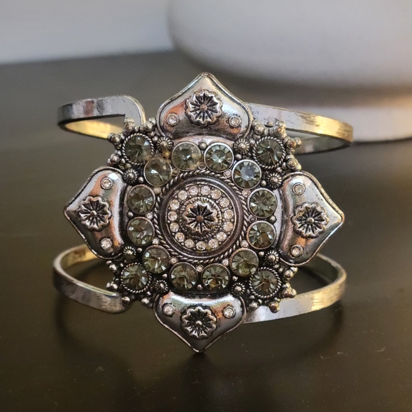 EXPRESS Cuff - Picture 6 of 6